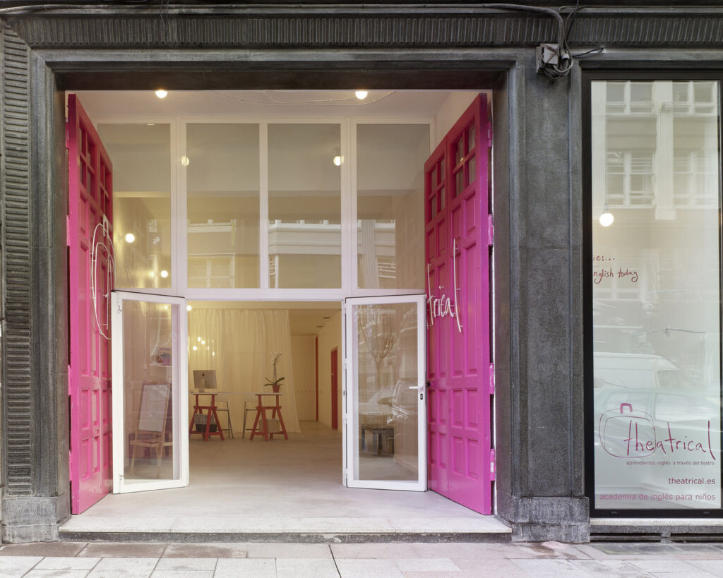 academia-idiomas-ninos-teatro-solidario-a-coruna